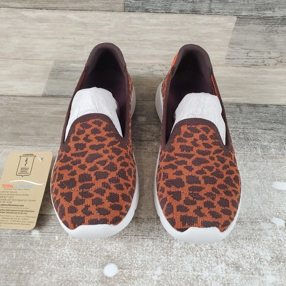 Spenco EPIC Stretch Womens Shoes Sz 5 Orange Giraffe Print Slip On Round Toe